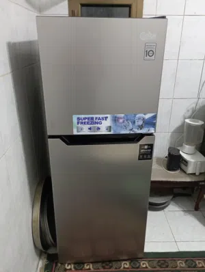 ثلاجه بخاريه كبتل استخدام سنه لاغير شبه جديد 220 لتر سعتها