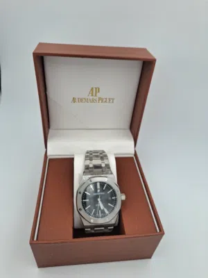 ساعة AP فاخرة ومميزه