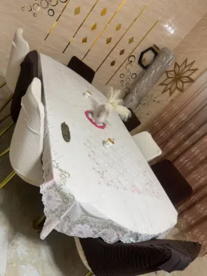 طاولة سفرة مع كراسي