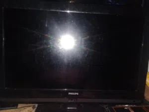 شاشة تلفزيون فليبس وصخة وخرابة للبيع فقط ب 20 واذا جاد 15