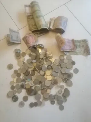 عملات حديد وورق نوادر جميع عمل العالم تقريبا