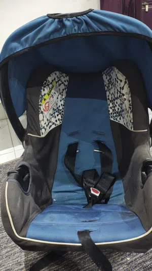 كرسي اطفال للسيارة