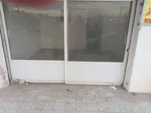 باب الامينيوم مستعمل 280×200