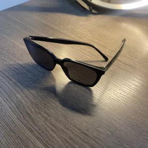 نضاره شمسيه من H&M