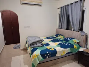 شقه مفروش في المعزز بجوار ناد بني ياس