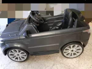 سيارة أطفال Land Rover