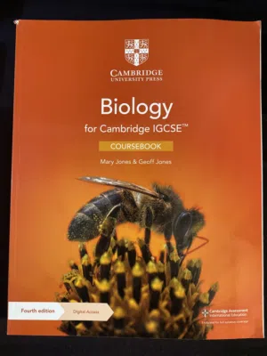 للبيع مجموعة كتب Cambridge IGCSE الأصلية نظيفة جداً