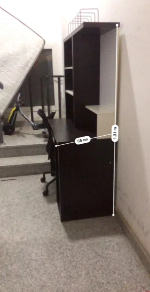 Table with chair for sale طاولة مع كرسي للبيع