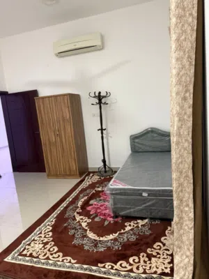 غرف و استوديو للعوائل بأسعار مناسبة و موقع مميز