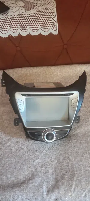 شاشه وقاعدتها النترا مضلع نظيفه جدا