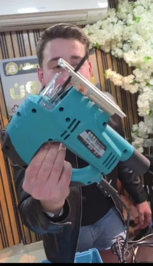 جكسون نصلات كهربائي – تحكم ودقة من أول قصّة 710 واط قوة فعلية 3000 دورة/الدقيقة قص ثابت