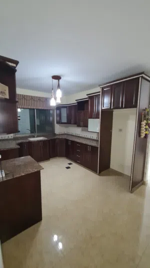 شقة غير مفروشة للايجار بجانب عسل وبصل بين الماصيون وام الشرايط