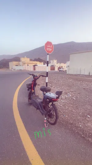 للبيع دراجه كهربائيه نضيفه
