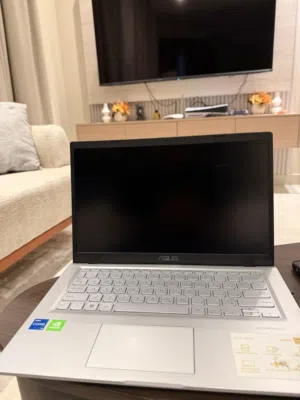 للبيع لابتوب ايسوس بحالة ممتازة جداً