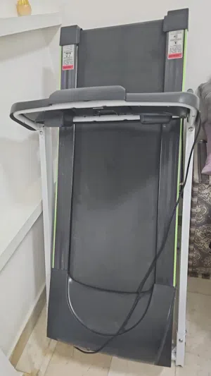 آلة المشي.
