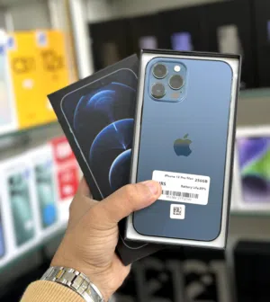 عرض خاص : iPhone 12 pro max 256gb هاتف نظيف جدا بحالة الوكالة بدون اي شموخ أو مشاكل مع ضمان و ملحقات