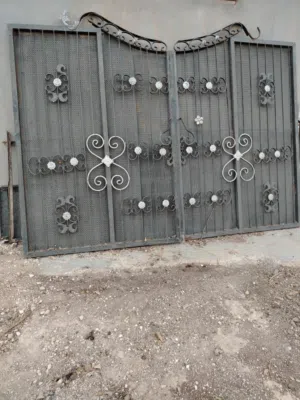 بوابه حديد ثقيله العرض 272 الارتفاع 192