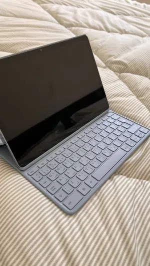 Lenovo iPad, new, lightly used, 256GB Large 11-inch