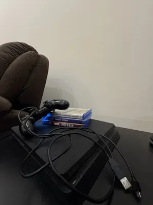 بلستيشن 4 سلم مع 3 سيديات