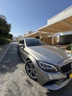 Mercedes c300 2019 (low mileage & NO ACCIDENT)