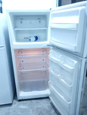 بحاله ممتازه نبيع ثلاجه دايو18 قدم حجم متوسط تبريد وتجميد قوي معا التوصيل والتشغيل والكفاله
