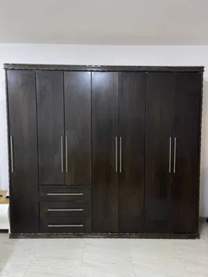 خزانة خشب ساندويش