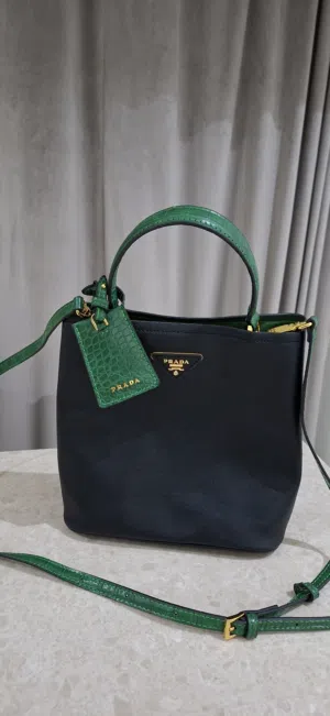 شنطة نسائية سوداء أنيقة شبه جديدة (Copy)