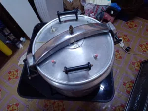 لبيع قدر ضغط معدن 25 لتر بحالة جيدة