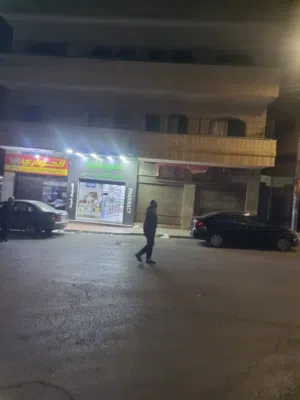 بابيين على الشارع العام