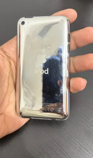 iPod Touch 4th Gen 8GB - Classic Chrome Back