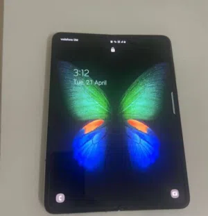سامسونغ z فولد 5 مساحة 512 جيبي يدعم شبكة 5G الرامات 12 جيبي لون اسود للبيع بسعر العرض