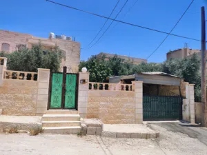 350 m2 More than 6 bedrooms Townhouse for Sale in Zarqa Al Zawahra