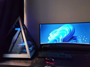 للبيع PC Gaming & Design قوي جداً - Ryzen 7 7800X3D + RX 6600 8GB + شاشة Ultrawide 34 إنش + White Th