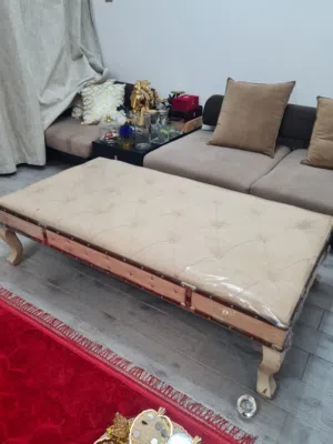 طاولة القعدة نظيفة