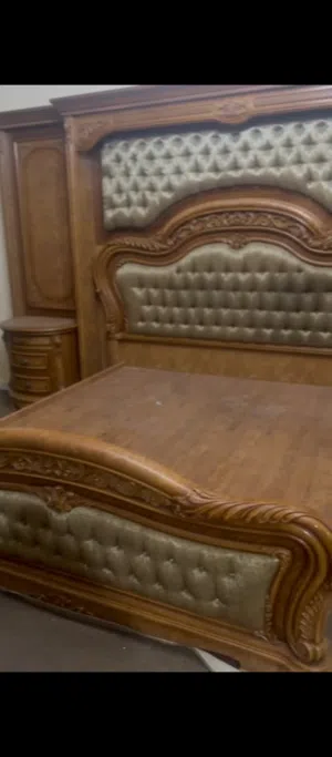 دار نوم زوجية بحالة جيدة ومكتبة