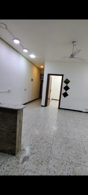 شقه طابق ارضي مكونه من غرفه