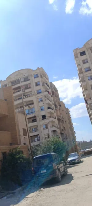 شقه للايجار علي الطربق الديري المعادي تصلح للعرسان