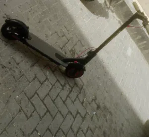 للبيع سكوتر كهربائي بحاله ممتازة جدا مستعمل بسيط 25 دينار غير قابل ملاحضه: تحتاج بطاريه