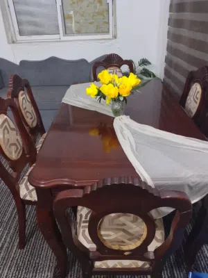 طاولة سفره مع كراسيها