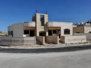 5 Bedrooms . 4 Bathrooms . 500 m21