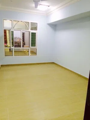 شقة للبيع في المعبيلة قرب نستو