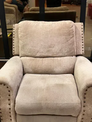 One-Seater Recliner for Sale – Excellent Condition