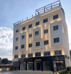 مجمع تجاري بدخل عالي يصل الى 10٪ من المالك مباشره