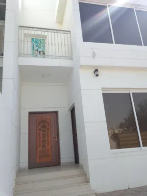 للبيع منزل بالمعبيلة الثامنة قريب الكلية العربية