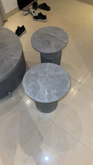 طاوله مستعملة للبيع بحالة ممتازة