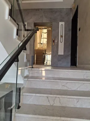 الكرسي فاخره 220م بسعر مغري 170الف