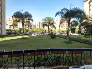 بموقع ممتاز وفيو رائع على حديقة كبيرة وشارع رئيسى وبحرية دقائق من مول افينيو والسوق الشرقى نموذج b