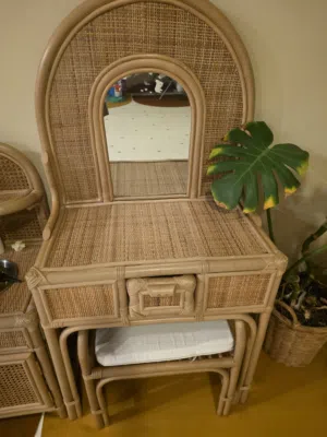 kids vanity and chair