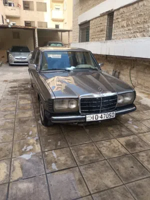 مرسيدس 200 موديل 1983 للبيع