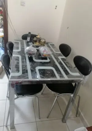طاوله  بحاله فوق الممتازه